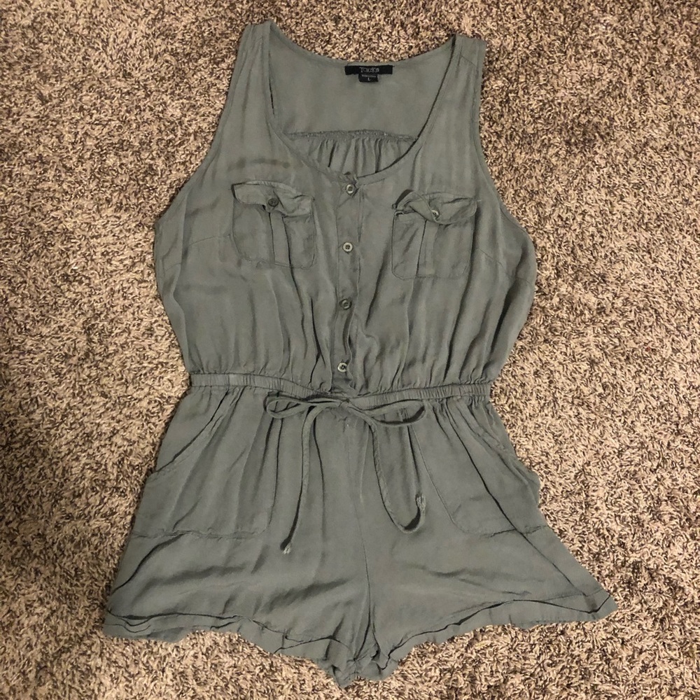 Woman’s Green Romper Size Large